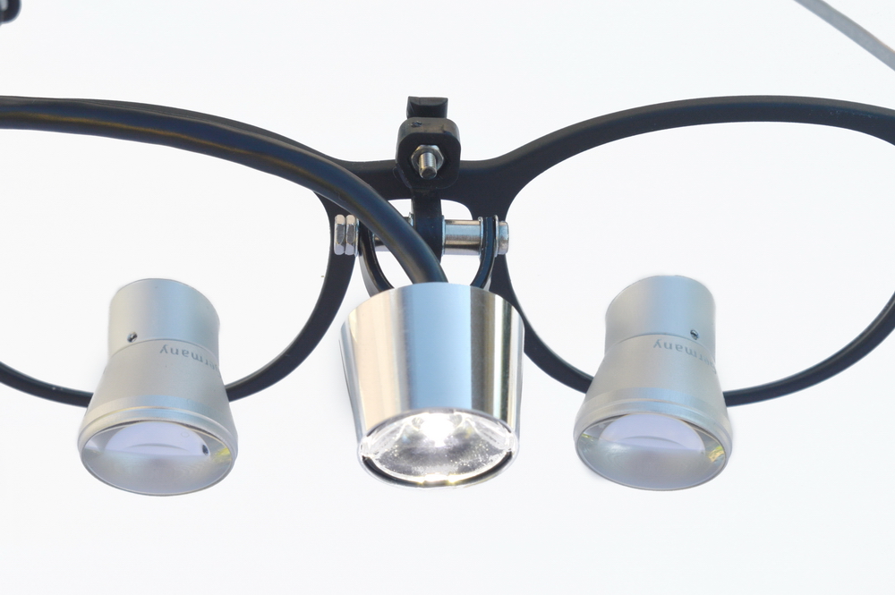 Eigene TTL-Lupenbrille mit PowerLight lite SLA-3D