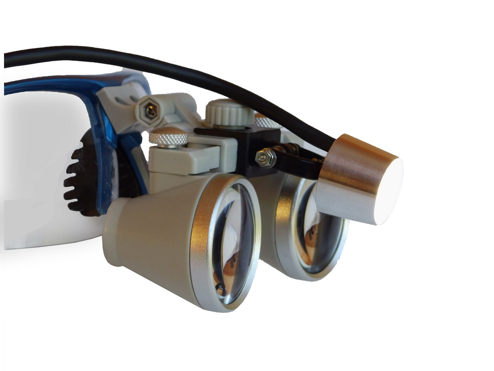 LEDental loupe, montiert am Sporty Frame mit PowerLight lite