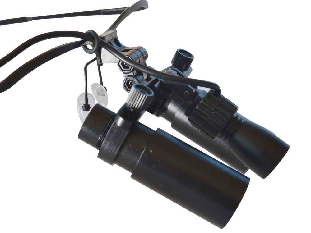 LEDental loupe 6,0-fach, montiert am Double Frame mit PowerLight spot